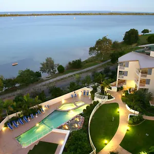https://moorings-beach-resort.hotelssunshinecoast.net